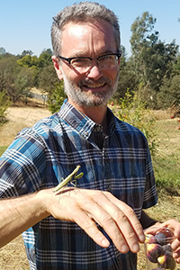 Director Jim Farrar with insect friend. Credit: Andrew M. Sutherland, UC IPM. Copyright 2019 Regents of the University of California. Photo by: Andrew M. Sutherland, UC IPM. Copyright 2019 Regents of the University of California.