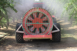 The back of an airblast sprayer spraying between the rows in a nut orchard. Credit: Cheryl A. Reynolds, UC IPM. Copyright 2021 Regents of the University of California. Photo by: Cheryl A. Reynolds, UC IPM. Copyright 2021 Regents of the University of California.